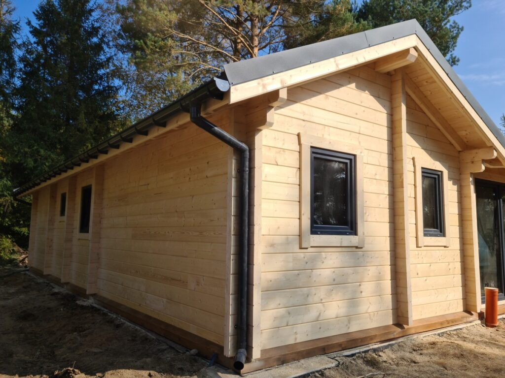 Holzhaus als Winkelbungalow