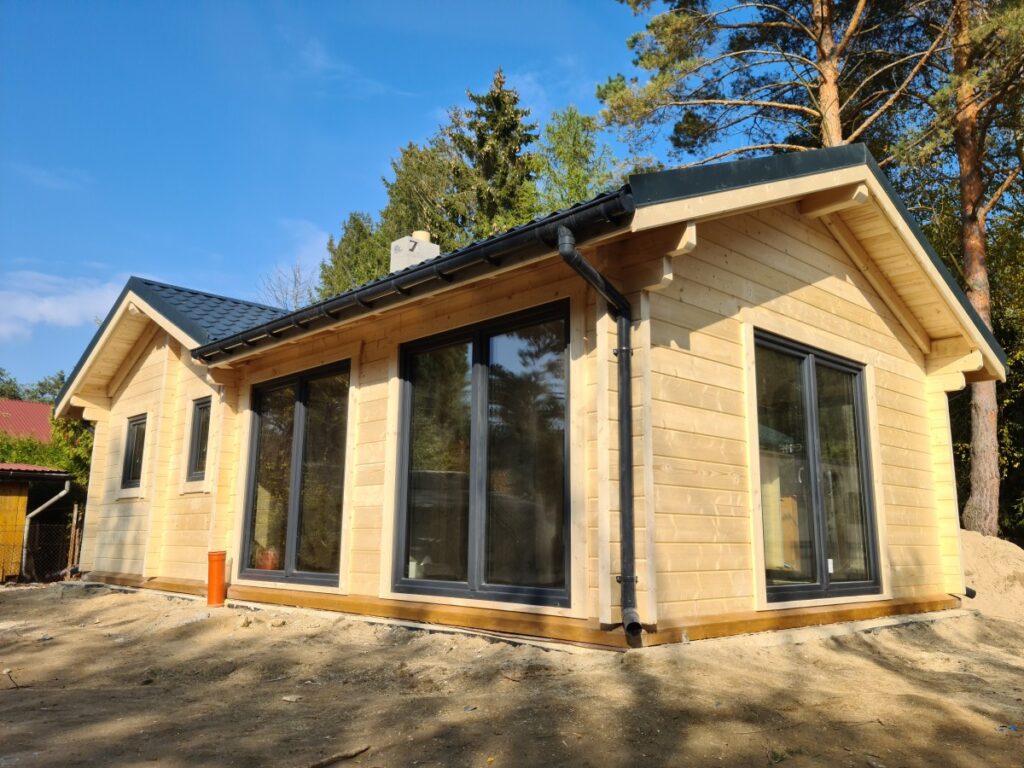 Holzhaus als Winkelbungalow