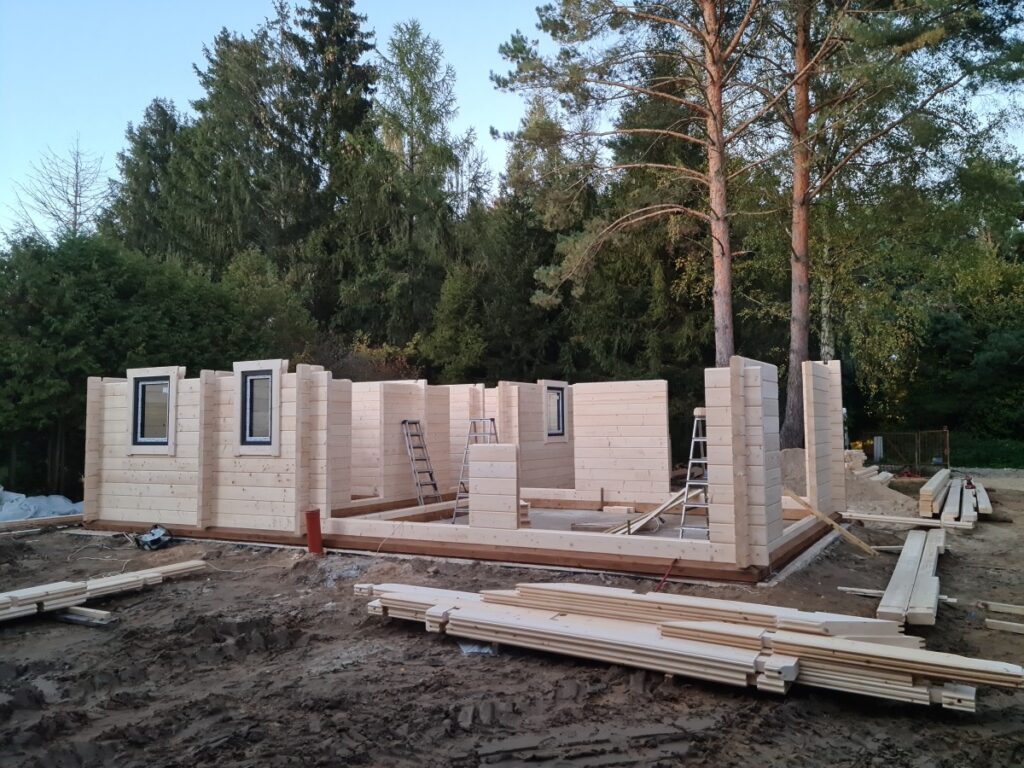 Holzhaus als Winkelbungalow